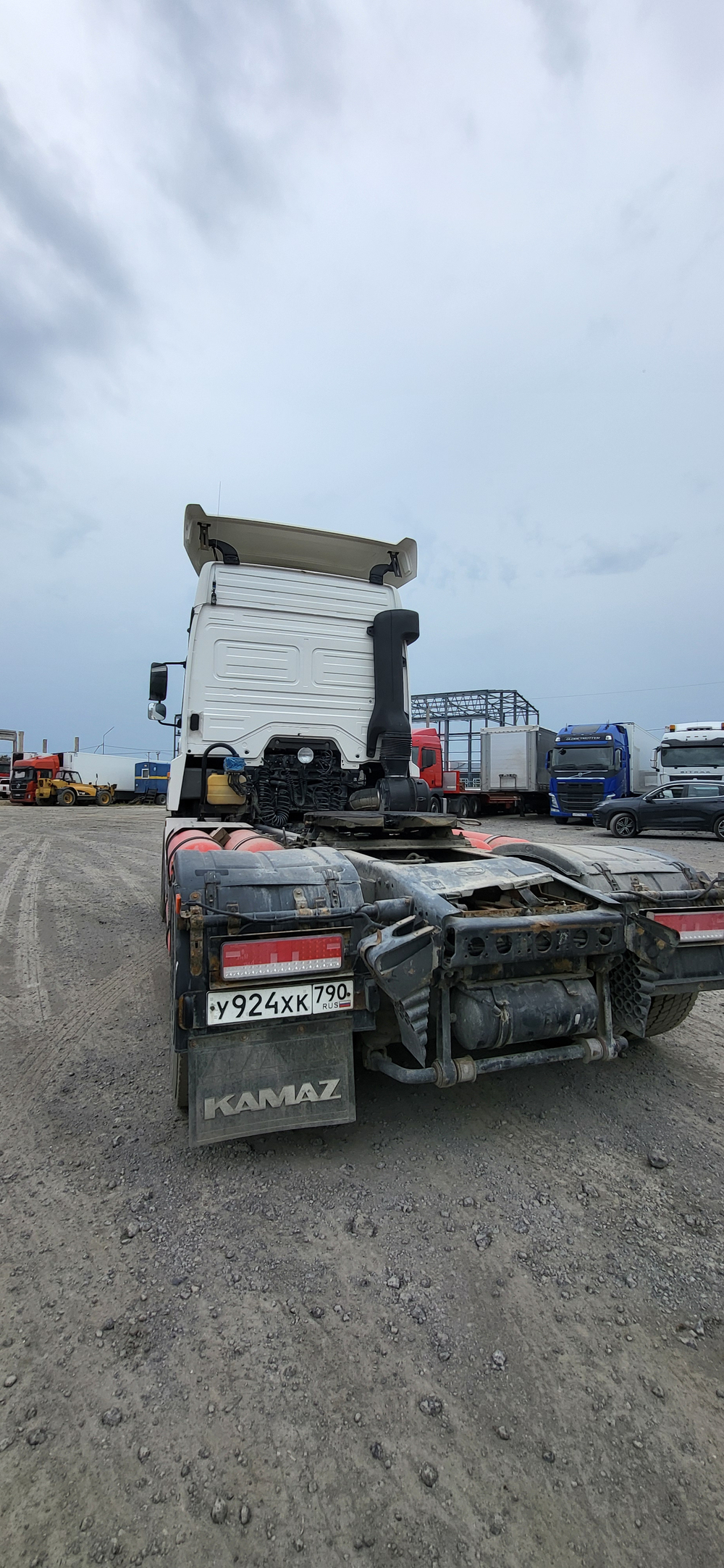 КамАЗ М1840 4x2 Седельный тягач 5490-5P (Газовый, 11,6 л, 389 л.с., МТ)