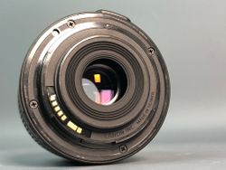 Canon 1200D Kit 18-55mm 3.5-5.6 III 2.000 кадров