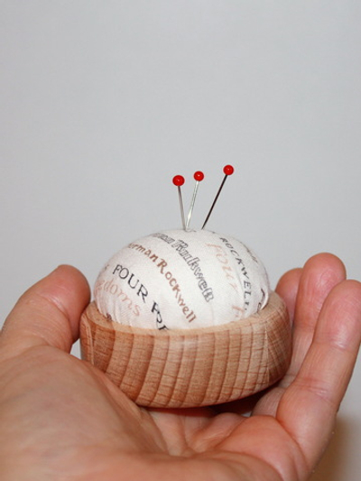 Игольница 6см деревянная из бука с подушечкой для иголок