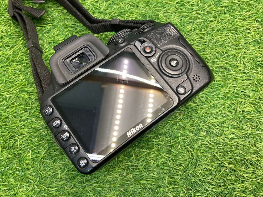 Nikon D3100 не включается