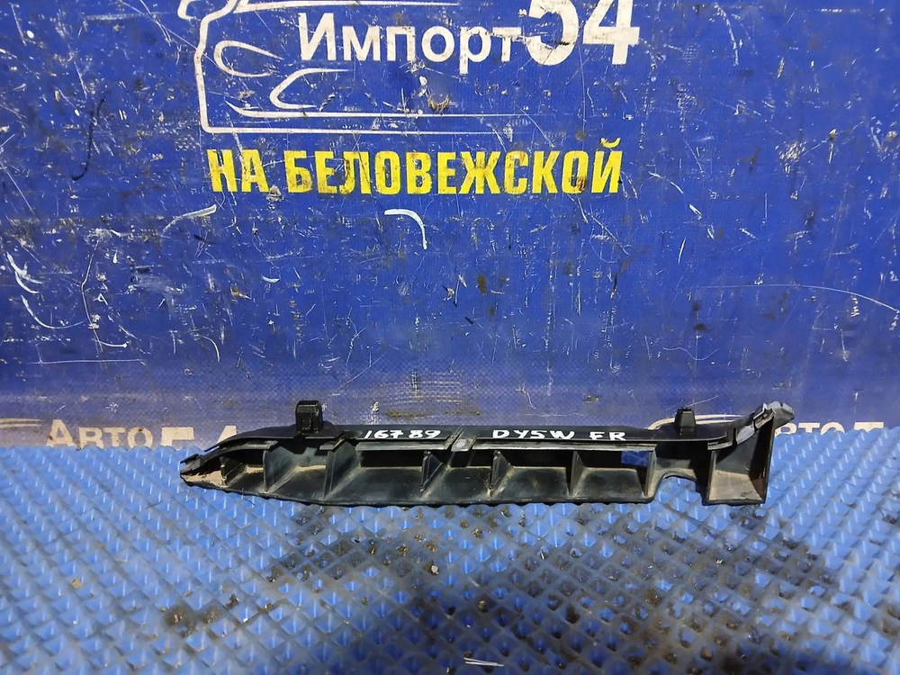 Крепление бампера переднее правое MAZDA DEMIO 2002-2005