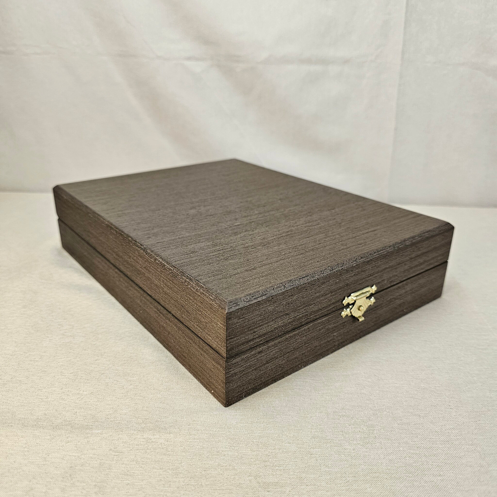 Ежедневник "Подарок медику" (златоустовская гравюра) из натуральной кожи со съемной обложкой в футляре