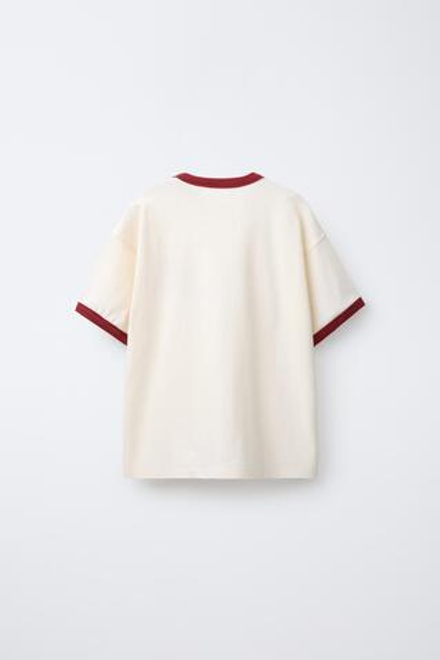 ZARA ФУТБОЛКА С КОНТРАСТНОЙ ВЫШИВКОЙ, ЭКРЮ