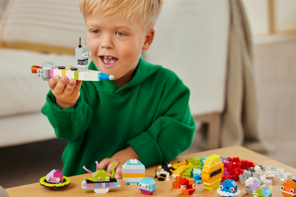 Конструктор Лего Классик Создавай космические планеты 11037 | LEGO Classic Creative Space Planets набор 450 деталей | 5+