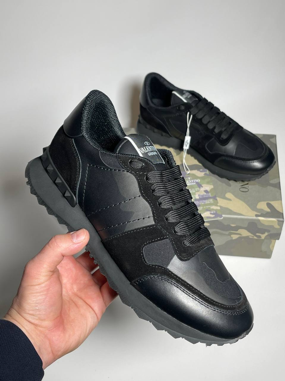 Кроссовки Valentino