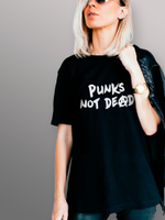 Футболка Punks not dead