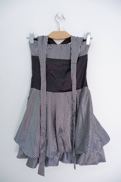 Платье монохромное на 15/17 лет