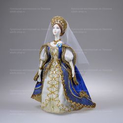 Сувенирная кукла в придворном костюме конца 19 века