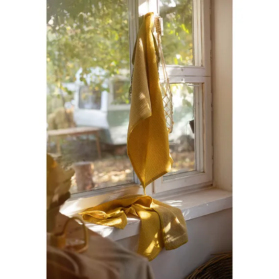 Набор из двух вафельных полотенец изо льна горчичного цвета из коллекции essential, 50х70 см