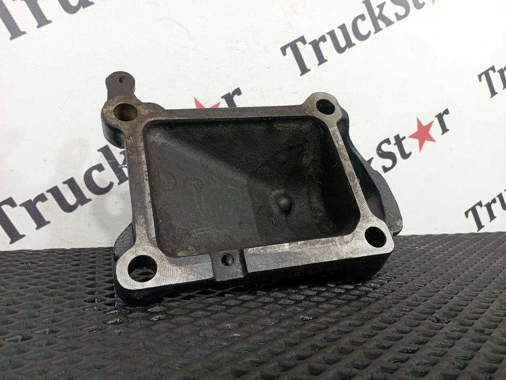 Кронштейн двигателя передний левый