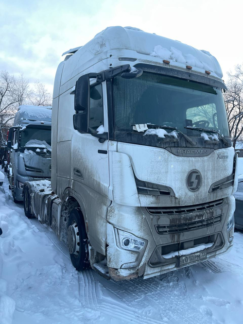 Shacman (Shaanxi) SX* 4x2 Седельный тягач SX4188YY381 (Дизельный, 12,5 л, 480 л.с., АТ)