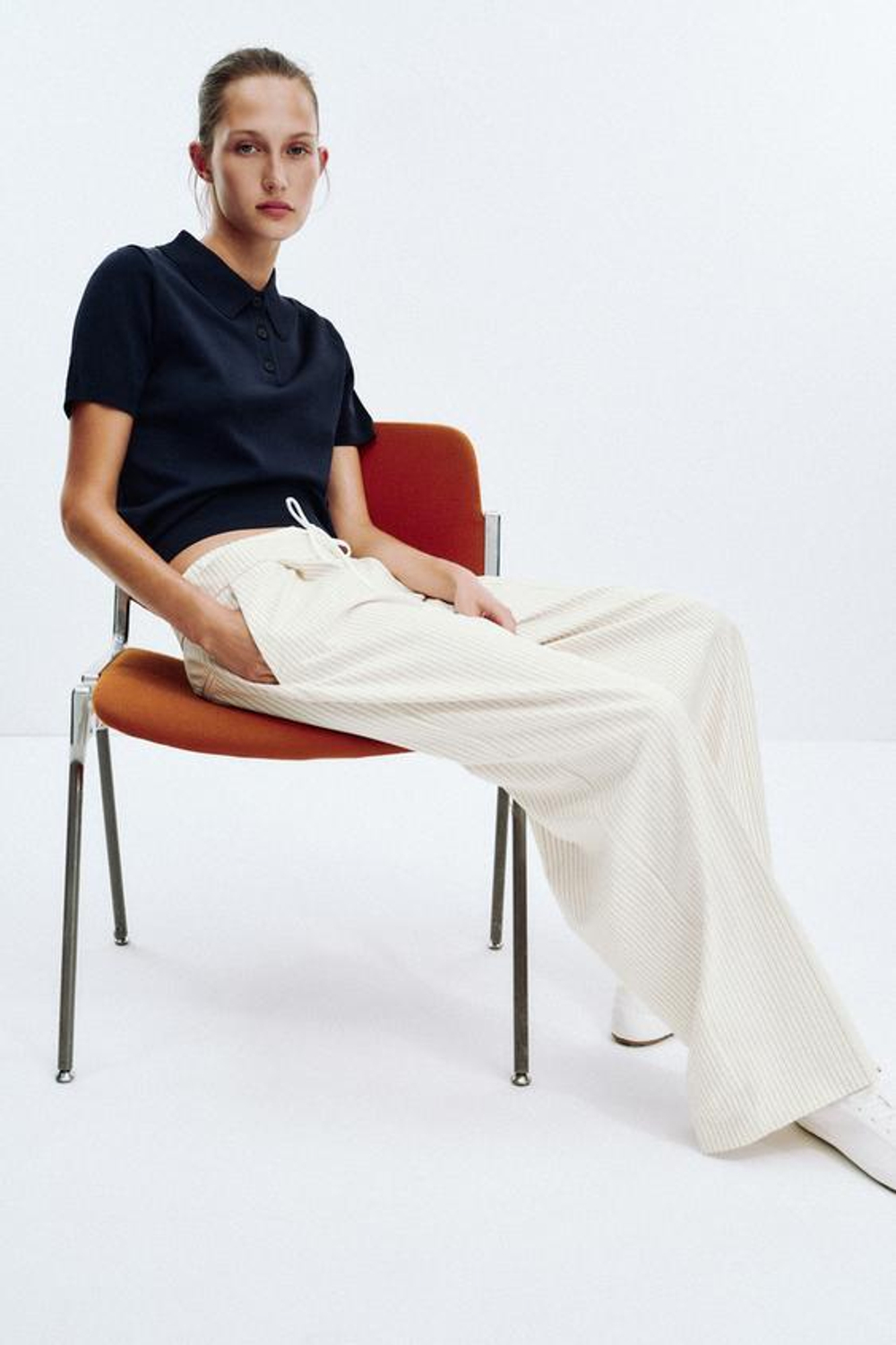 ZARA БРЮКИ-БОКСЕРЫ С КОНТРАСТНОЙ ДЕТАЛЬЮ, ЭКРЮ