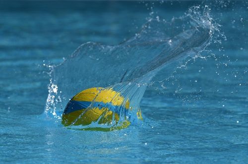 water_polo_woman__8542975_tci_scene__3_.jpg_-1_-1xoxar___1_.jpg