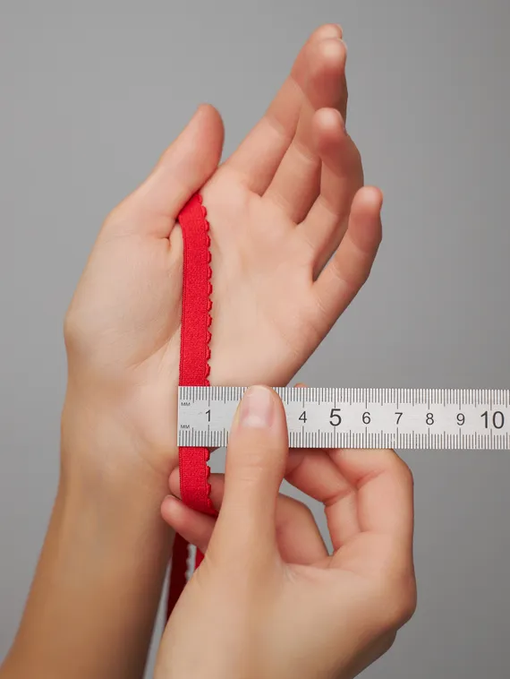 100 641/10 ОПТ Резинка отделочная Lauma Fabrics, 10 мм, красный 100