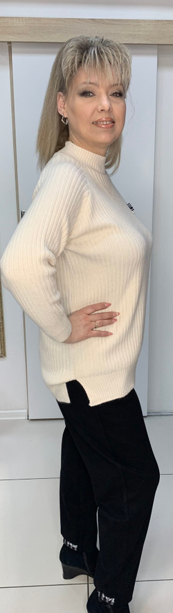 Теплый удлиненный джемпер-"лапша" с разрезами