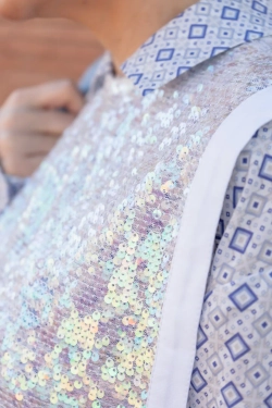 Жилет в пайетках REDKOE