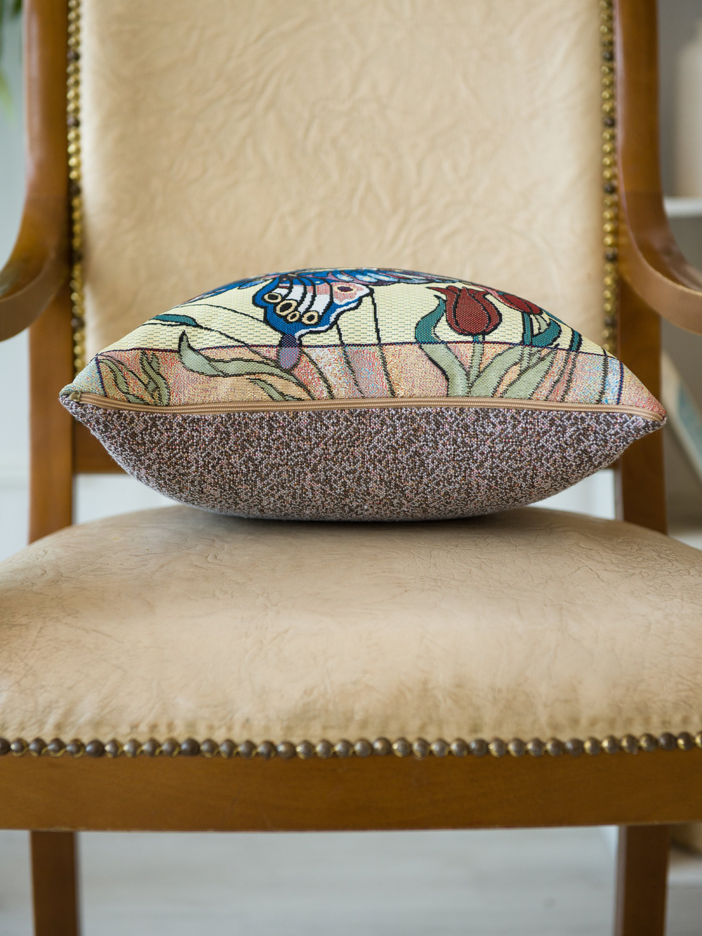 Декоративный гобеленовый чехол для интерьерной подушки Бабочка 38*38