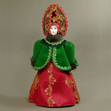 Сувенирная кукла в бархатной шубке