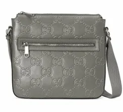 Сумка-мессенджер Gucci маленького размера с тиснением GG