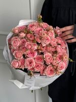 Букет из нежных, кустовых пионовидных роз