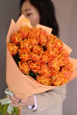 21 пионовидный оранжевый тюльпан – фото из цвточного магазина FloArt, доставка по городу Южно-Сахалинску