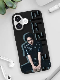 Чехол на iPhone 16