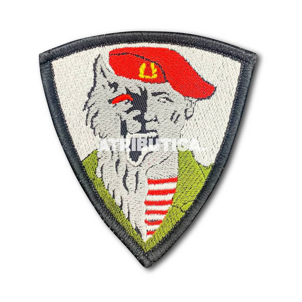 Нашивка ( Шеврон / Патч / Patch ) Тактическая Оборотень В Красном Берете Вышитая 9х7,5 см Черная | ATRIBUTICASTORE.RU