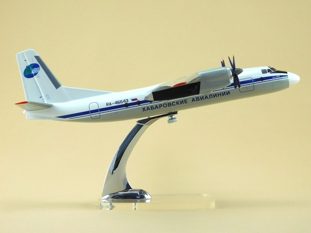 Модель самолета Ан-24Б (М1:72, Хабаровские авиалинии)