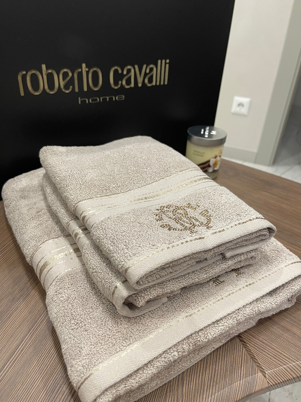 Набор из трех хлопковых полотенец со стразами Roberto Cavalli