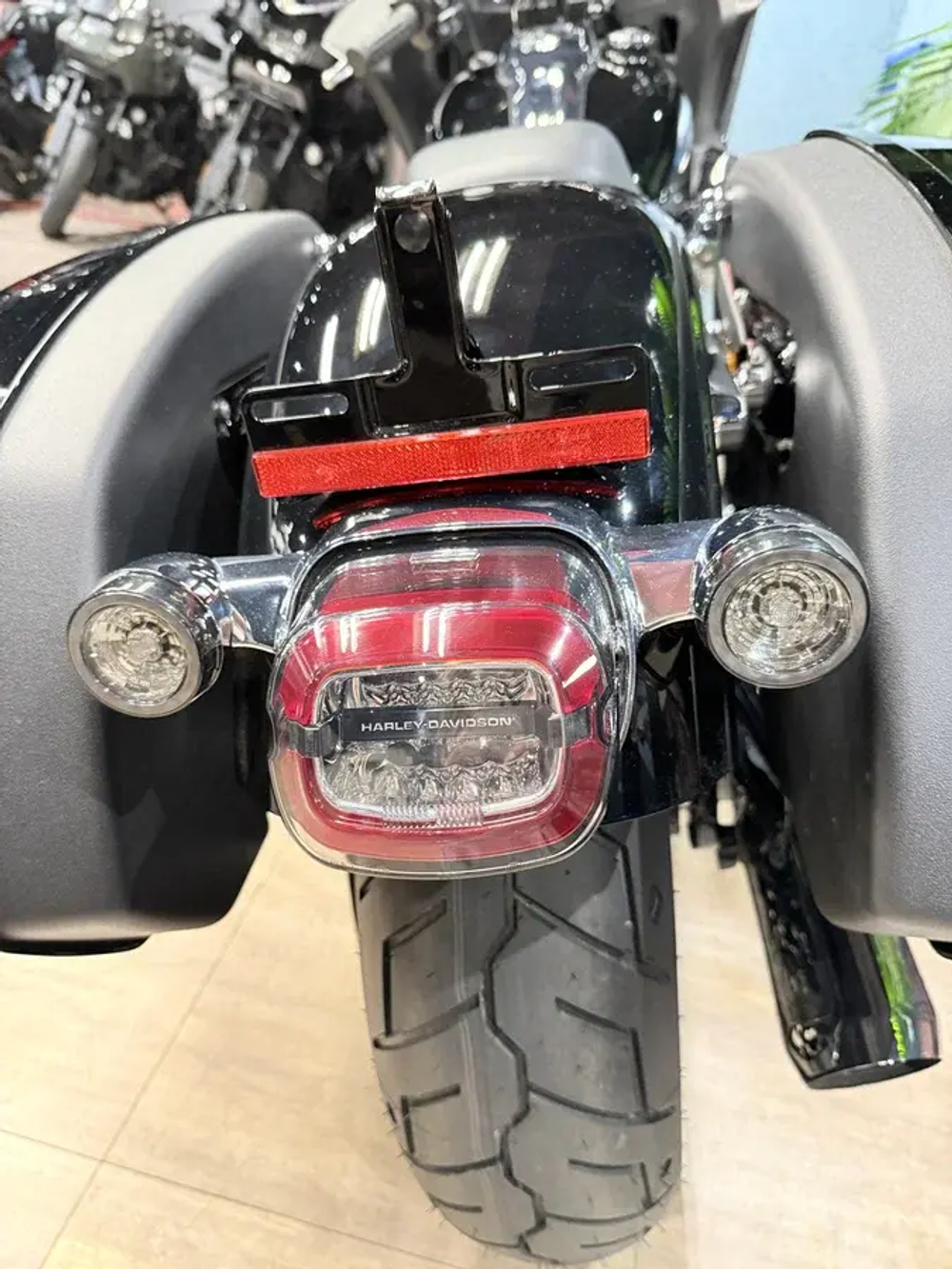 Harley-Davidson Low Rider ST (Black/Chrome) 2025