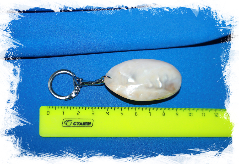 Брелок с перламутровой ракушкой