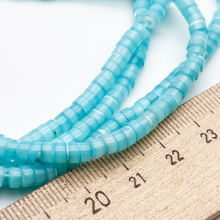 Перламутр тонированный, цвет голубой, размер около 4,2*2,3 мм, цена за отрезок 19 см (1/2 нити)