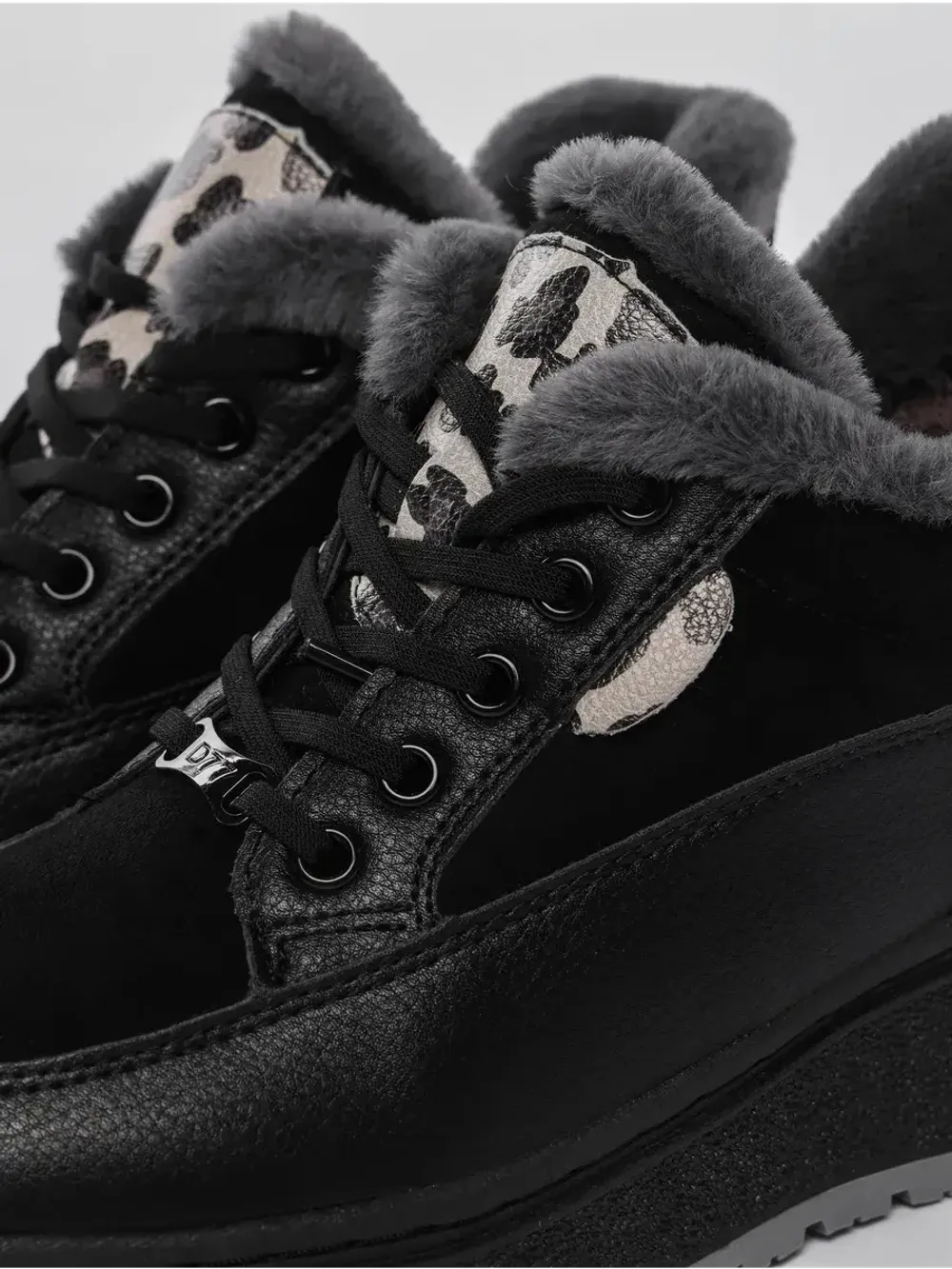 Кроссовки зимние