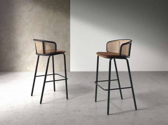 Барный стул Angel Cerda 4128 со спинкой из ротанга