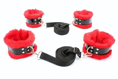 Черно-красный набор для фиксации на кровати с мехом (Цвет: черный с красным)