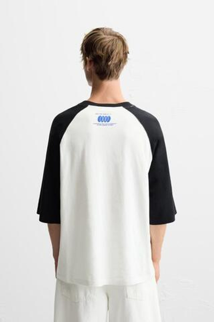 ZARA ФУТБОЛКА В СТИЛЕ КОЛОР-БЛОК С НАДПИСЬЮ, БЕЛЫЙ/ЧЕРНЫЙ