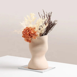 Ваза Vertical curved bottle 2