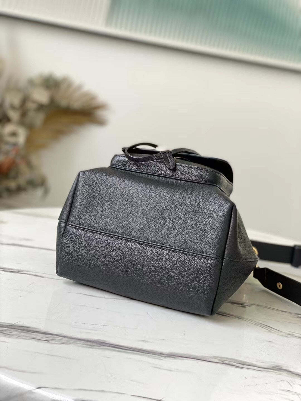 Louis Vuitton Lockme Bucket