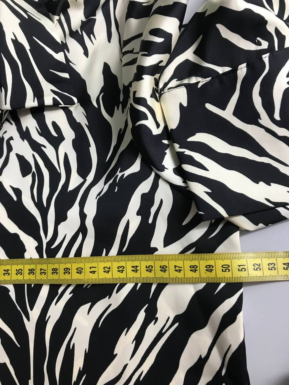 Блузка Ostin в монохроме, маркировка S, визуально 44 размер