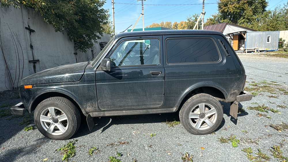 LADA NIVA Luxe 1.7 83hp 5 МТ 21214-51-008