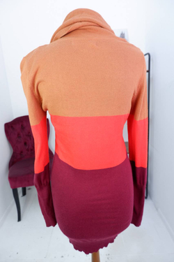 Платье RESERVED трикотажное, в цветах осенних листьев, маркировка М, 46 размер