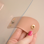 Обложка силиконовая (ПВХ) прозрачная с хлястиком из кожзама и розовым кольцевым механизмом, формат А5 - II