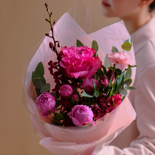 Купить Яркий букет-комплимент с пионовидными розами #174