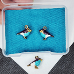 Птичка, подвеска, бижутерный сплав, позолота, цветная эмаль, 17×14мм, штучно