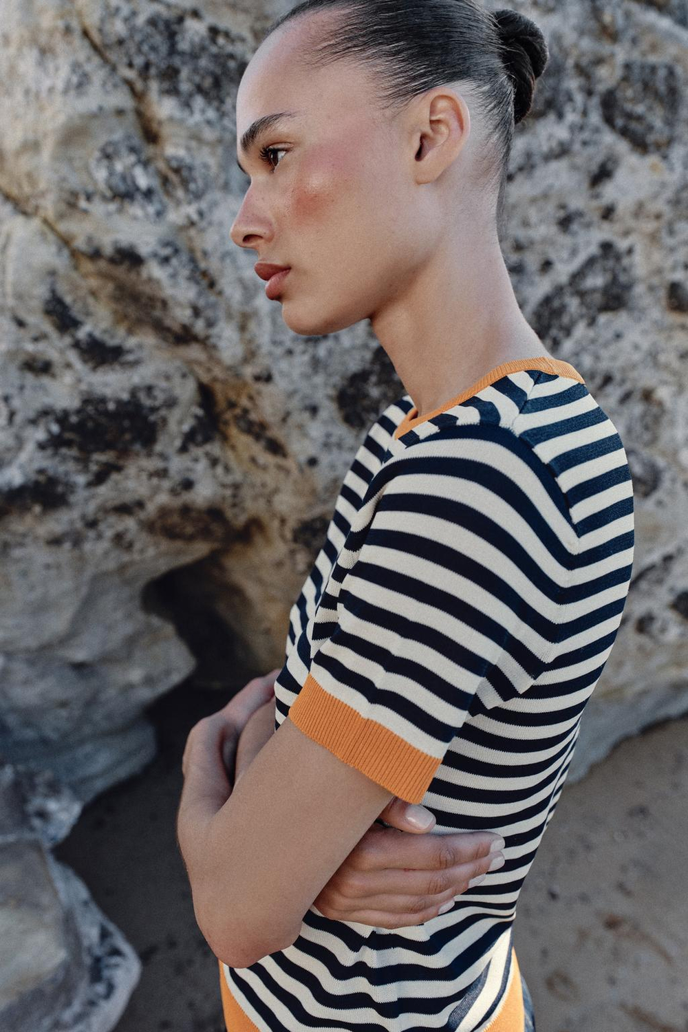 ZARA ТРИКОТАЖНЫЙ ТОП В ПОЛОСКУ, БЕЛО-ОРАНЖЕВЫЙ