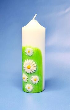 Свеча с ромашками
