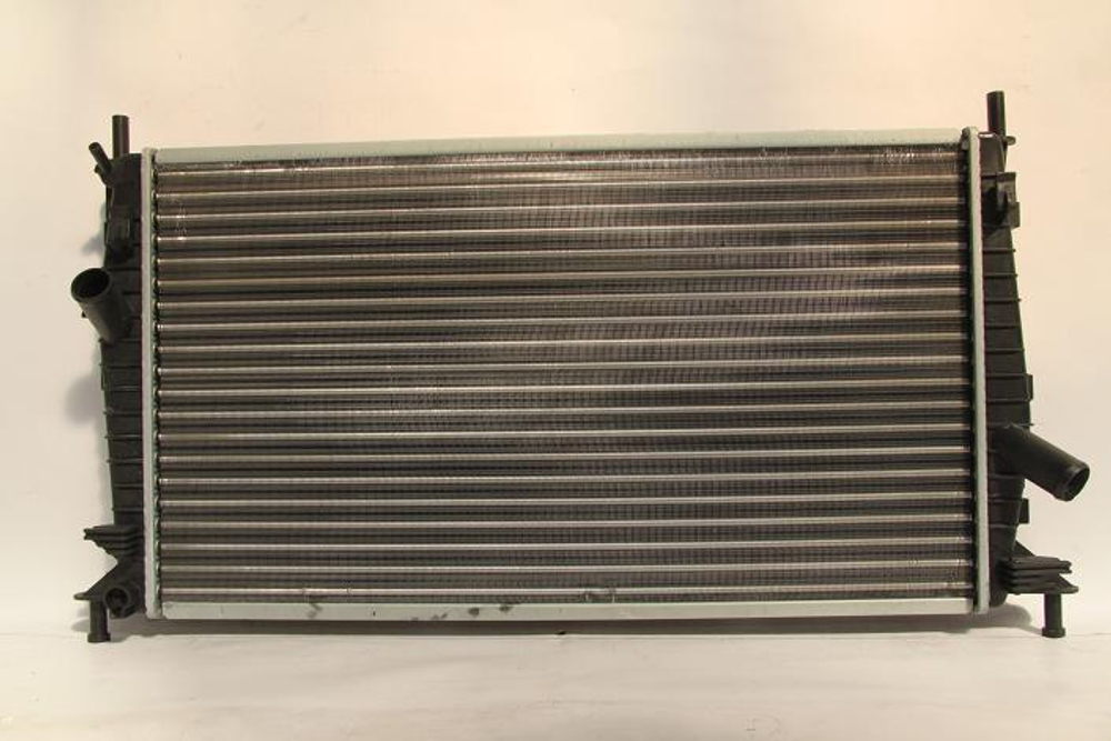 Радиатор охлаждения Ford Focus 2