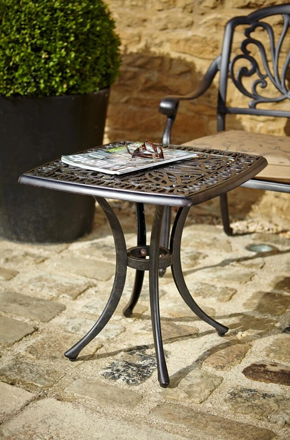 Столик кофейный Malta из литого алюминия