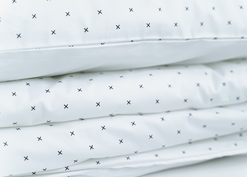 Постельное бельё в детскую кроватку (плюсики, сатин)