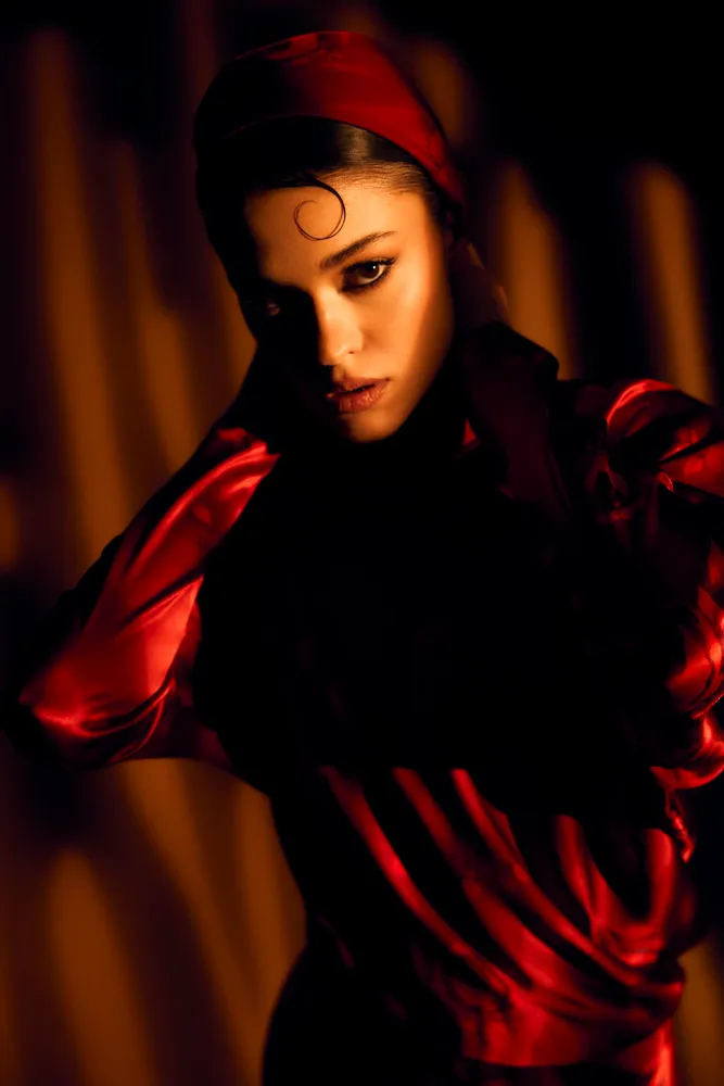 Айша (Aisha), лента из бордового шифона с цветочным принтом